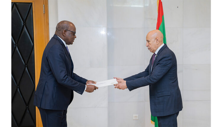 Le Président de la République reçoit les lettres de créance de l’ambassadeur de la République de Côte d’Ivoire